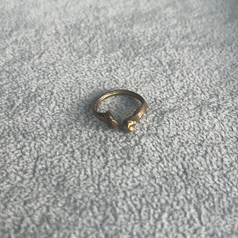 Lady Grey bone ring - Picture 3 of 4